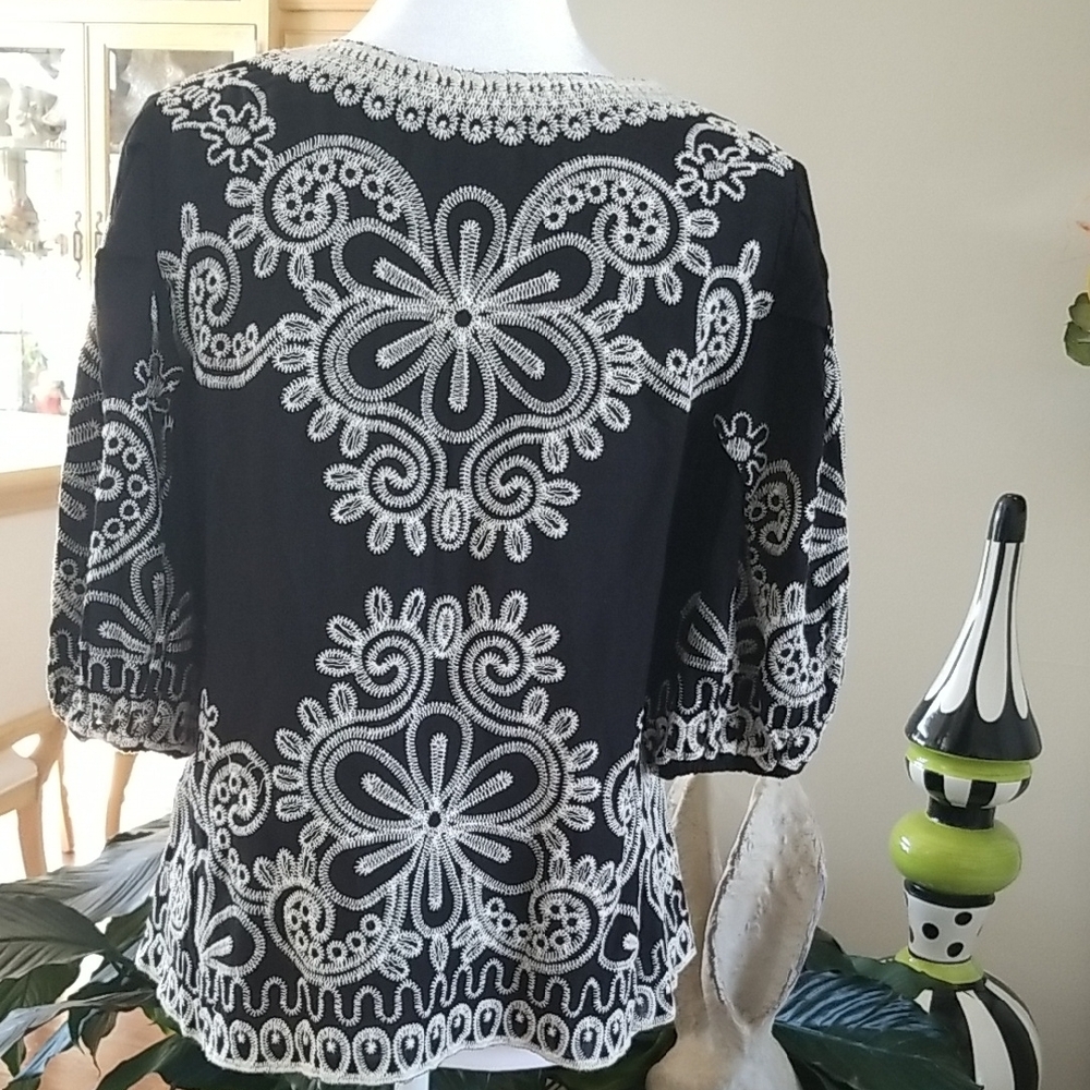 Solitaire Black Top with White Embroidery - Picture 3 of 4